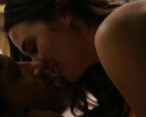 Big Bare Breasts on Californication s04e01e02!