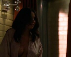 Big Bare Breasts on Californication s04e01e02!