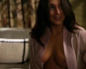 Big Bare Breasts on Californication s04e01e02!