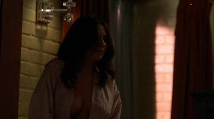 Big Bare Breasts on Californication s04e01e02!