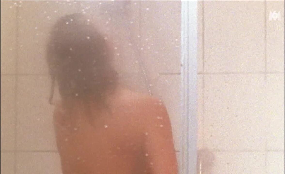 Completely Nude in Zerschmetterte Traume HiDef 720p!