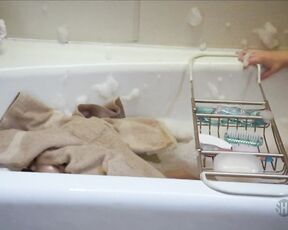 Nude in bathtub from Shameless S01E04 HiDef 720p!