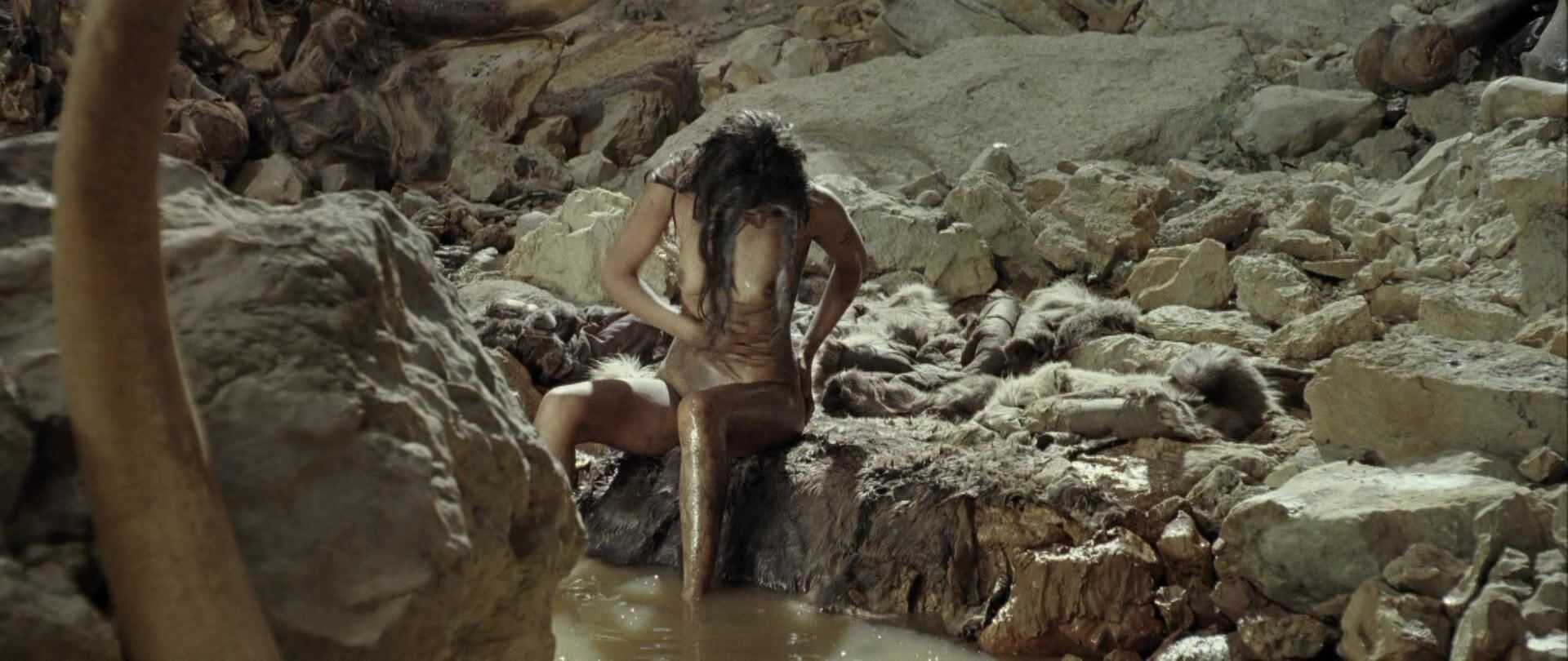 Bare Breasts, Ass and Visible Labia from AO, le dernier Néanderta!