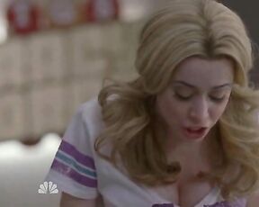 Cleavage on 30 Rock s5e16!