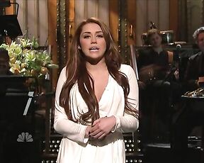 Sexy on Saturday Night Live s36e16!