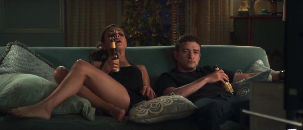 Side Boobage, Bare Skin in Friends With Benefits!