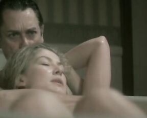 Naked in the tub in Women in Love part 1!