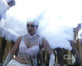 Cleavage, Upskirt and Legs on Smallville S10e15e16!