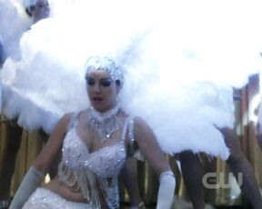 Cleavage, Upskirt and Legs on Smallville S10e15e16!