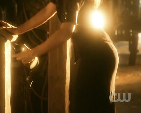 Cleavage, Upskirt and Legs on Smallville S10e15e16!