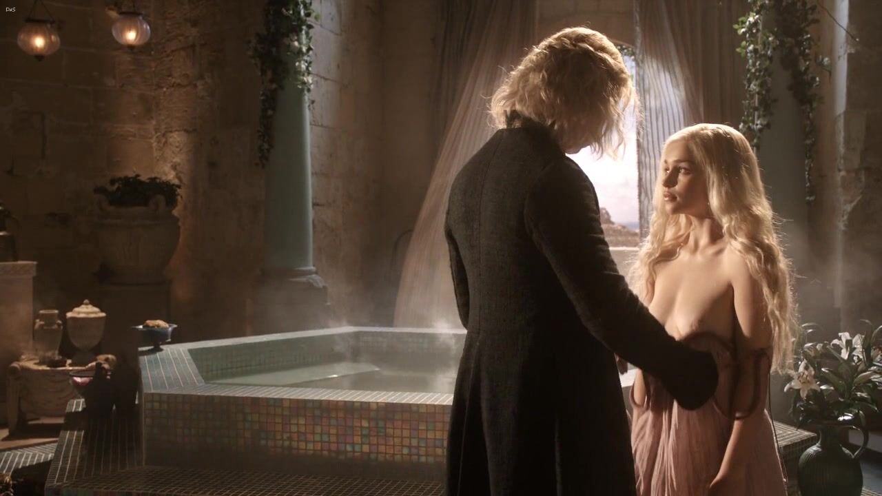 Completely Nude from Game of Thrones s1e1 HiDef 720p!