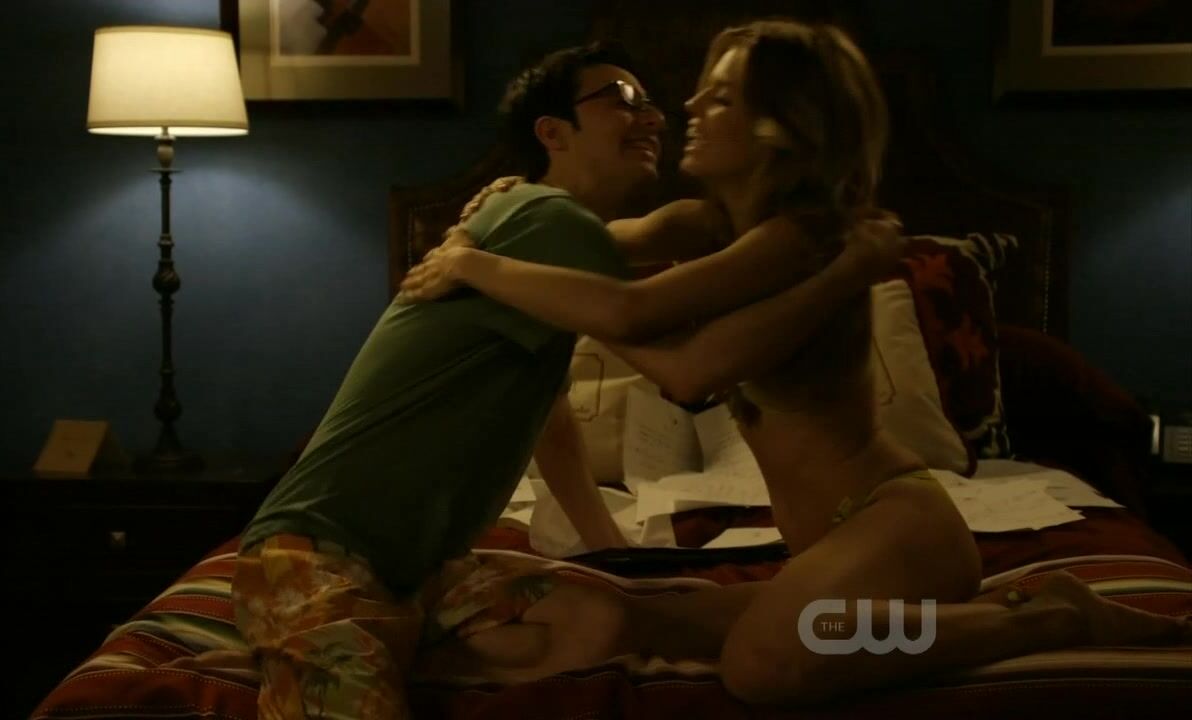 Jessica Lowndes, Jessica Stroup, AnnaLynne McCord and Gillian Zinser in Bikinis on 90210 s3e18 HiDef 720p!