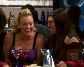 Lesbian Kiss on The Big Bang Theory s4e21!