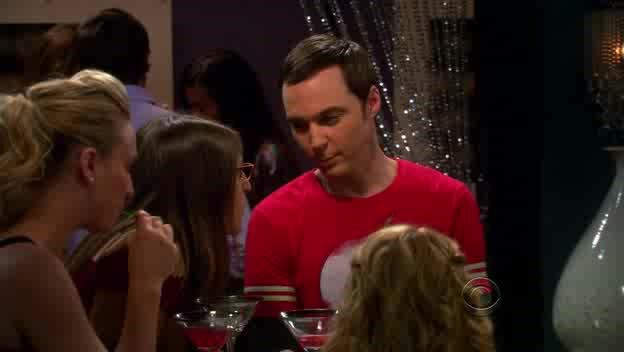 Lesbian Kiss on The Big Bang Theory s4e21!