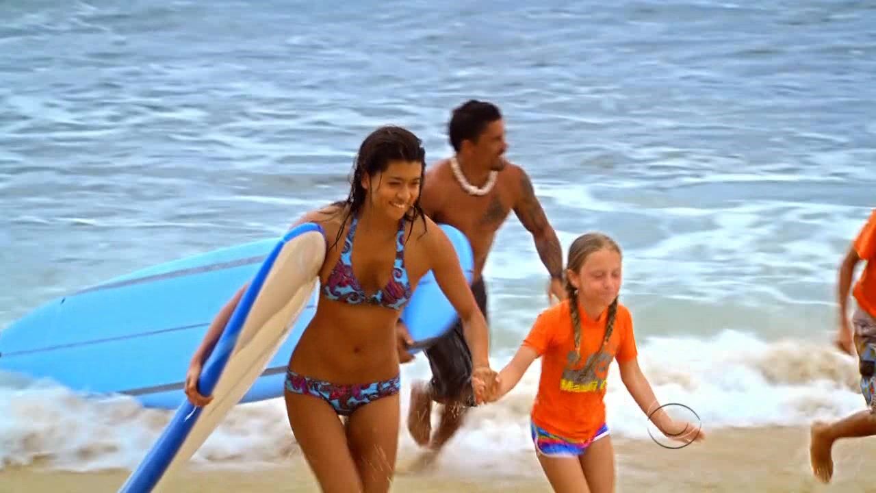 in Bikinis on Hawaii Five-0 s1e22 HiDef 720p!