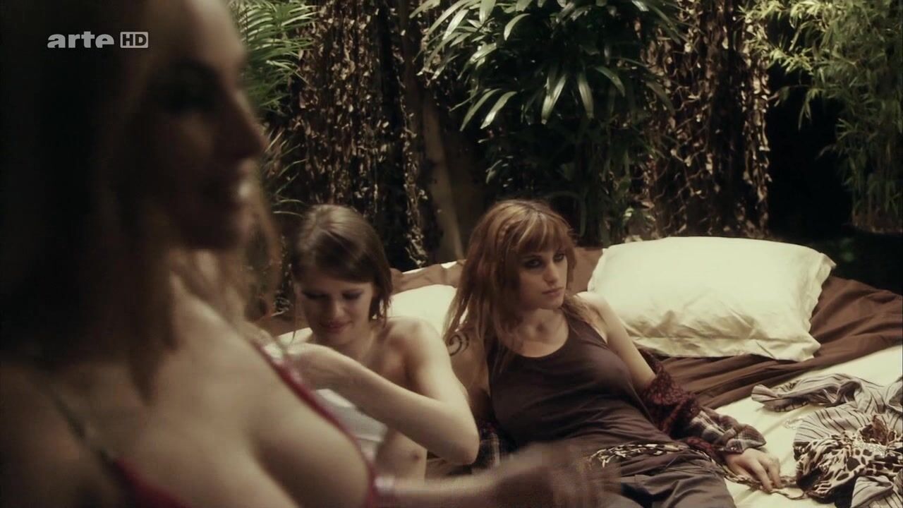 Vanessa Demouy, Mathilde Bisson, Nathalie Blanc, Deborah Revy and Penelope Leveque Nude on Xanadu s1e4 HiDef 720p!