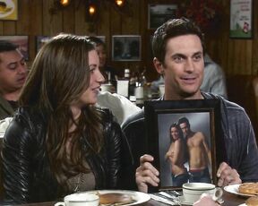 Skimpy holding Boobs in Rules of Engagement s5e21!