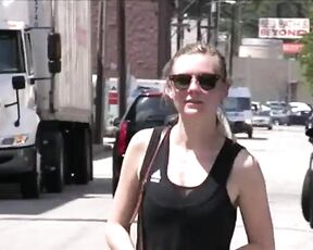 Paparazzi, bouncing boobs!