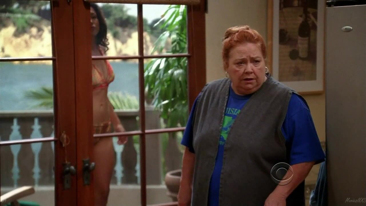 in Bikini on Two and a Half Men s09e02 HiDef 720p!