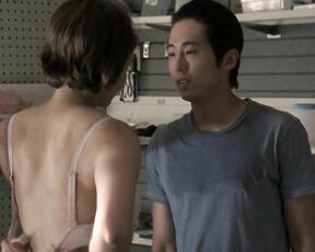 Side Boob in The Walking Dead s02e04 HiDef 720p!