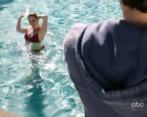 in Bikini on Revenge s01e08!