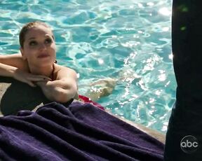 in Bikini on Revenge s01e08!