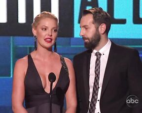 Cleavage at the AMAs!