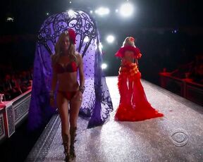 Sexy on Victorias Secret Fashion Show 2011 HiDef 720p!