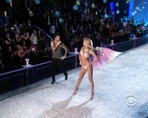 Sexy on Victorias Secret Fashion Show 2011 HiDef 720p!