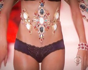 Sexy on Victorias Secret Fashion Show 2011 HiDef 720p!