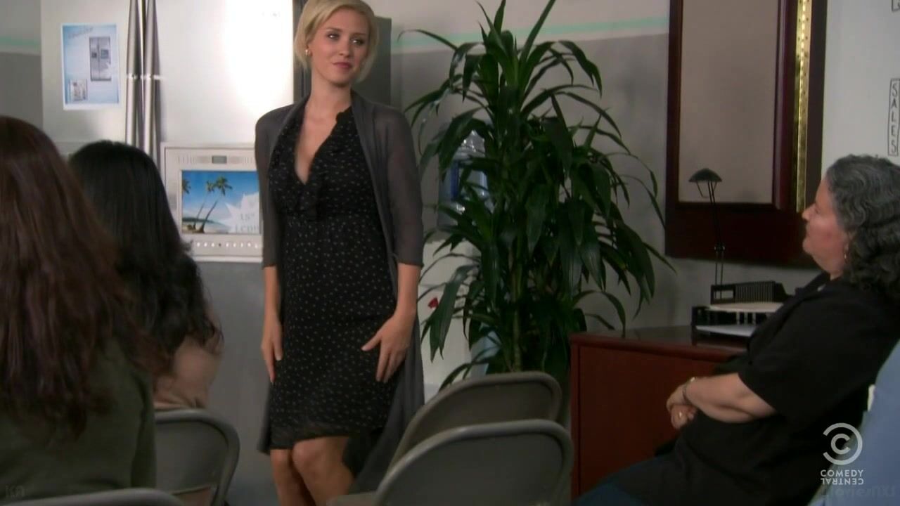 Ass and Cleavage on Workaholics s02e03 HiDef 720p!