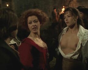 Topless in La fille de dArtagnan HiDef 720p!