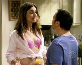 in Bra on Rob s01e01 HiDef 720p!