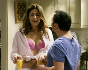 in Bra on Rob s01e01 HiDef 720p!