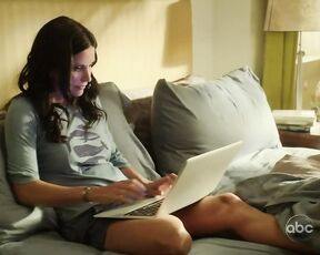 Cleavage and Leggy on Cougar Town s03e01!