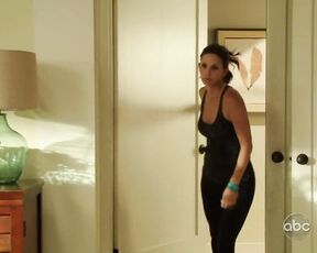 Cleavage and Leggy on Cougar Town s03e01!