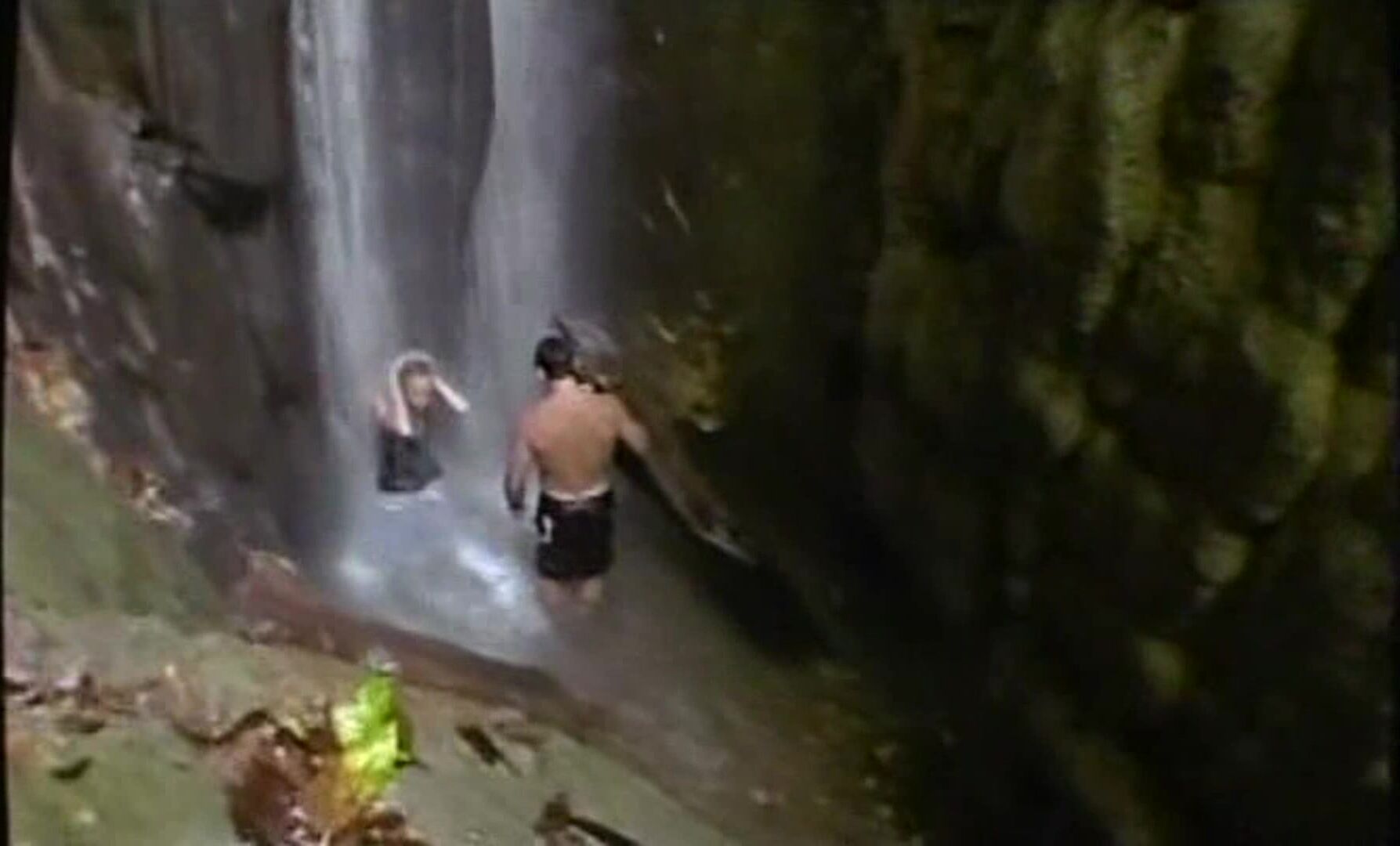 Jessica Alba and Cameron Diaz Skimpy exploring the rainforest!