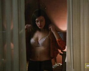 Cleavage on Mad Men s05e09 HiDef 720p!