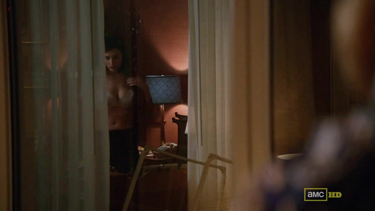 Cleavage on Mad Men s05e09 HiDef 720p!