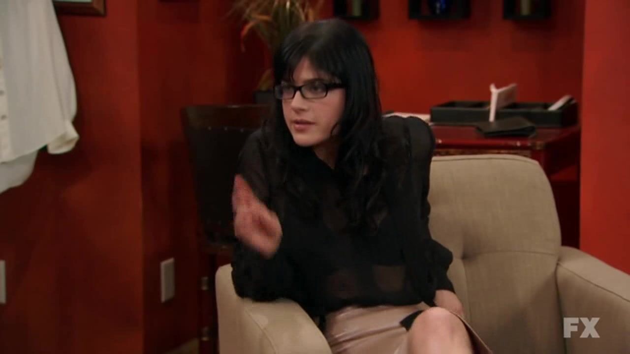 in Bra on Anger Management s01e04 HiDef 720p!