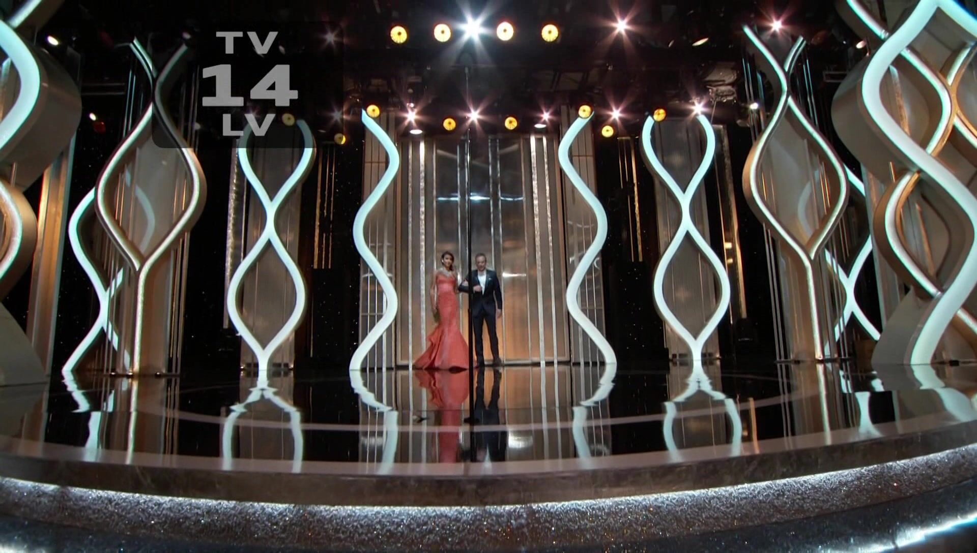 Cleavage at the Golden Globes 2013 HiDef 1080p!