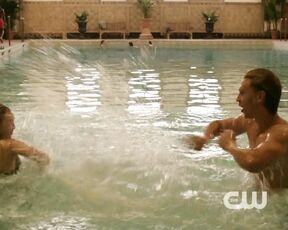 in Swimsuit on Carrie Diaries s01e01!