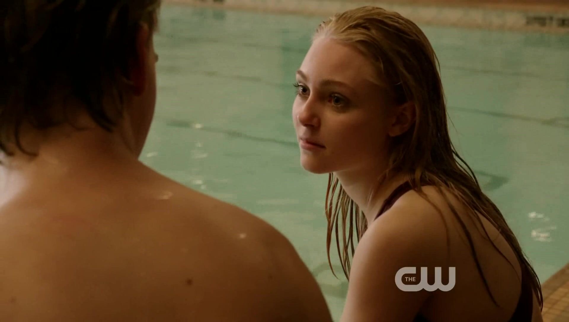 in Swimsuit on Carrie Diaries s01e01!