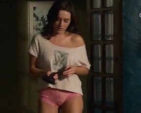 Camel Toe in Odd Thomas!