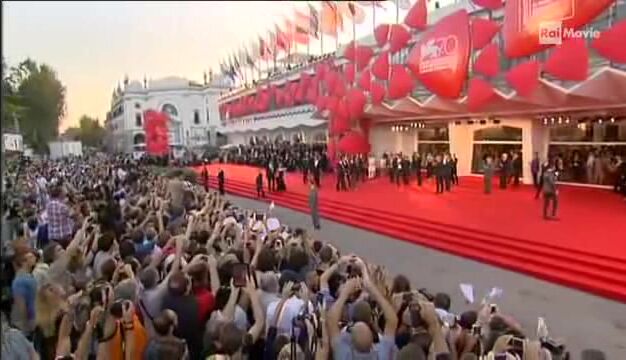 Cleavage on Red Carpet!