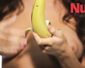 Nude, showing how to peel a banana!