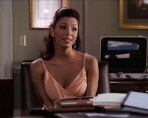 Cleavage and Black Bra on Desperate Housewives!