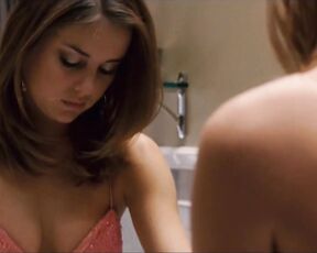 Cleavage in Prom Night HD 1080!