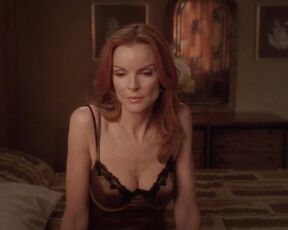 in Lingerie and Cleavage on Desperate Housewives HD 1080i!