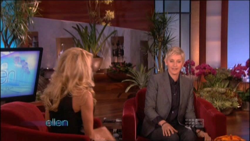 incredible high heel close up on Ellen!